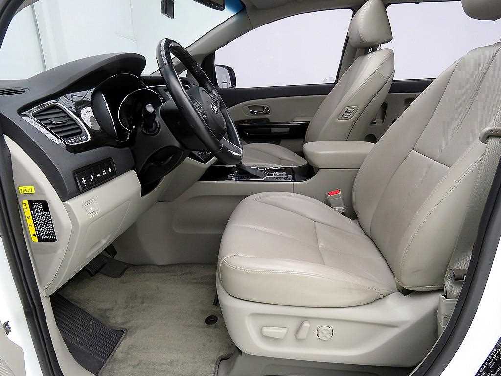 KIA Carnival - Vista 7