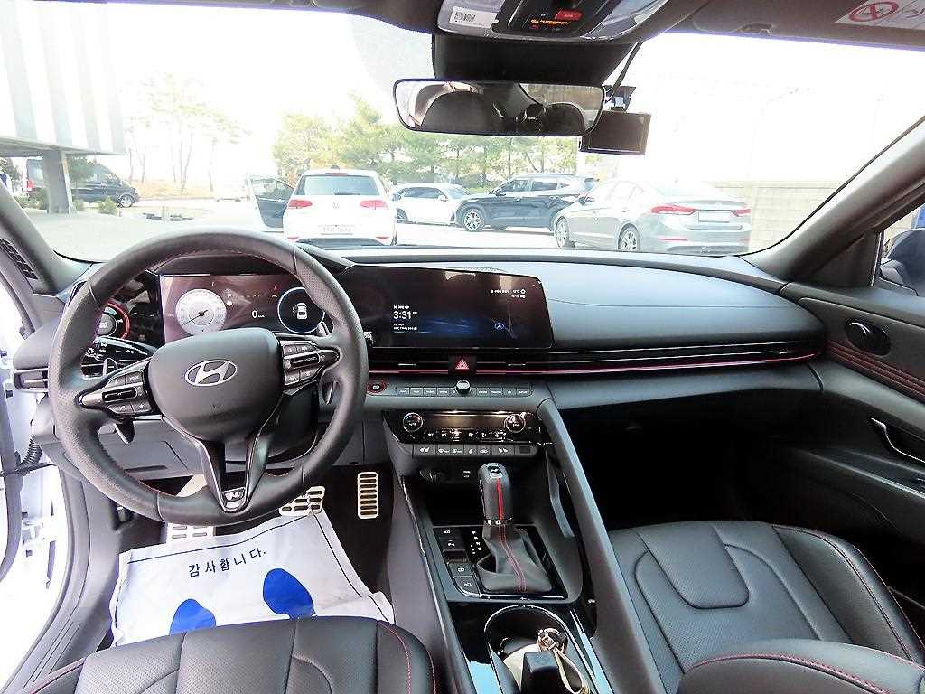 HYUNDAI Avante - Vista 7