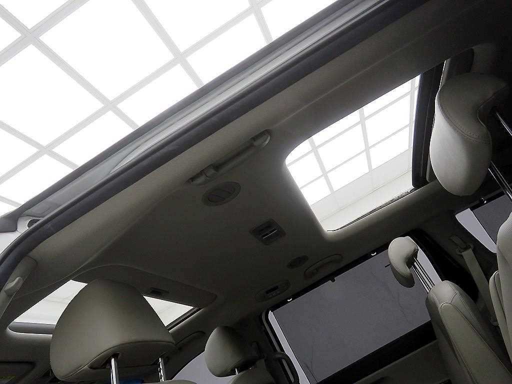 KIA Carnival - Vista 10