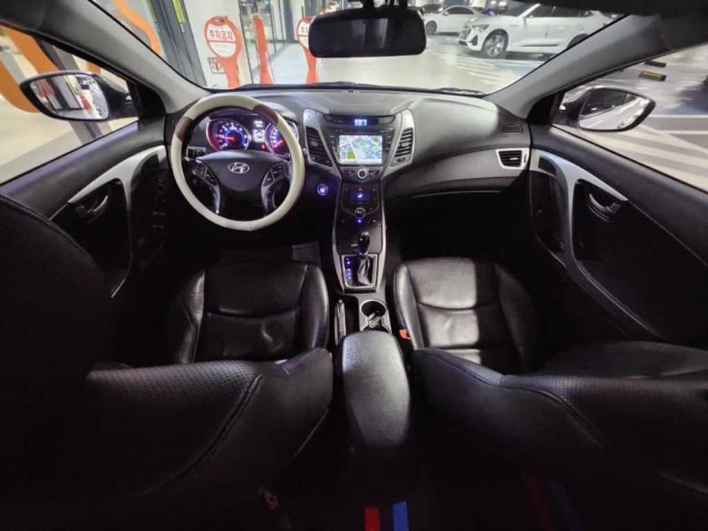 HYUNDAI Avante - Vista 6