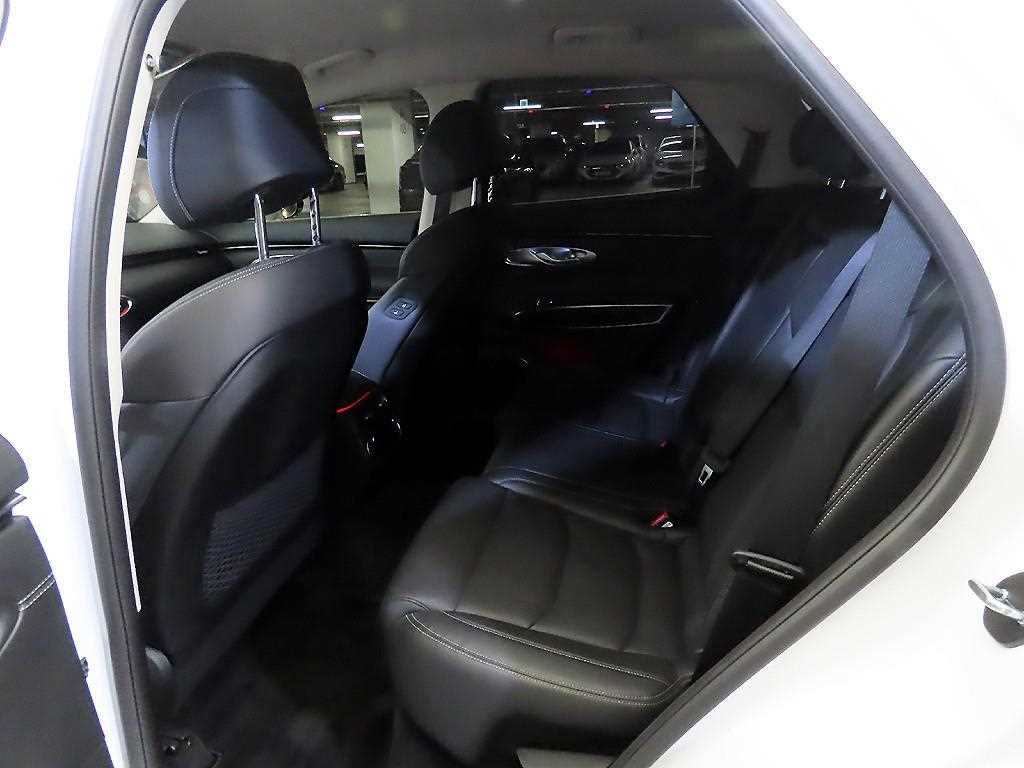 Genesis GV70 - Vista 7