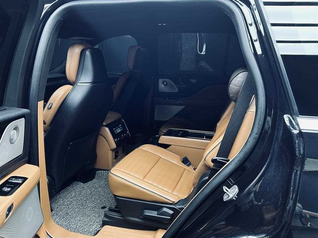 Lincoln Aviator - Vista 8