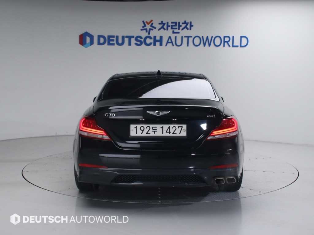 Genesis G70 - Vista 5