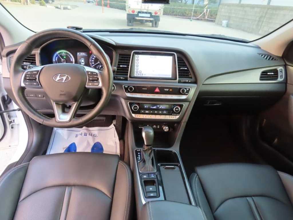 HYUNDAI Sonata - Vista 10