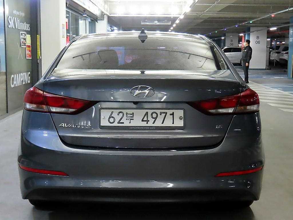 HYUNDAI Avante - Vista 5