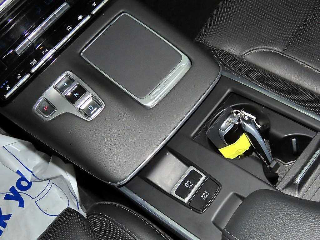 HYUNDAI Grandeur - Vista 12