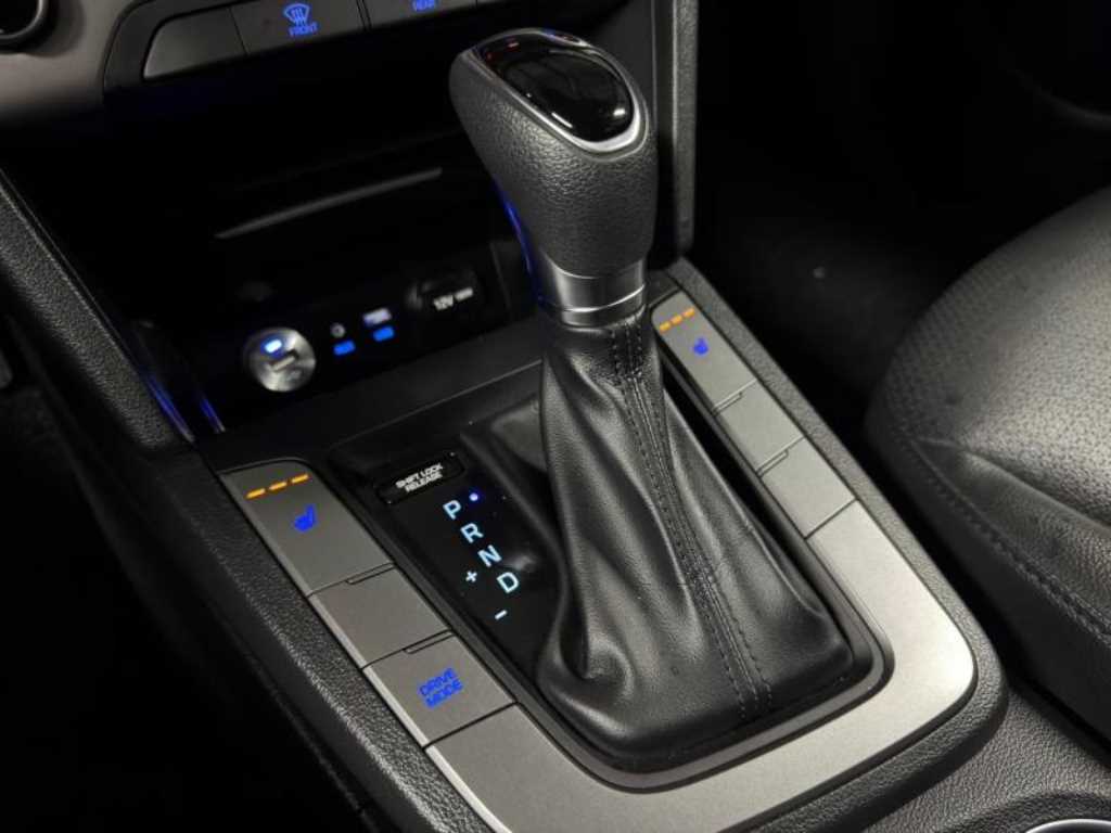 HYUNDAI Avante - Vista 11