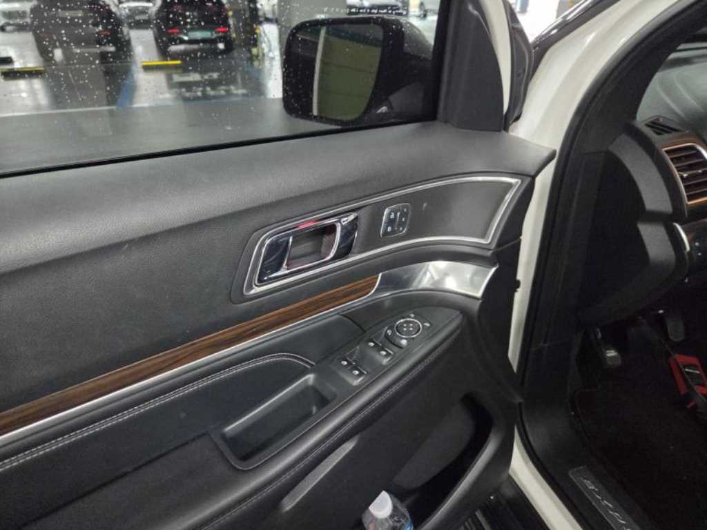 Ford Explorer - Vista 11