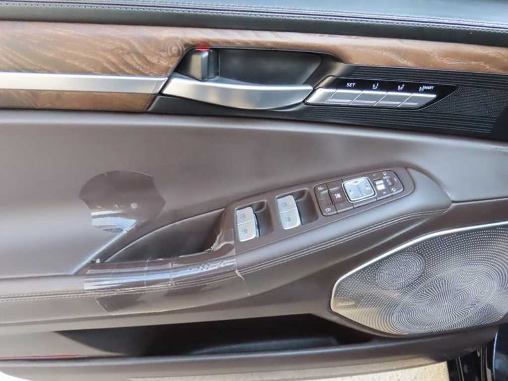 Genesis G90 - Vista 6