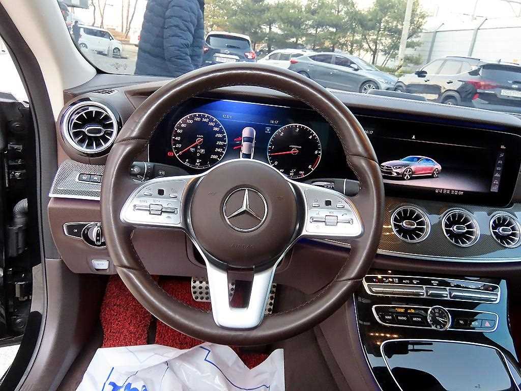 Mercedes Benz CLS Class - Vista 8