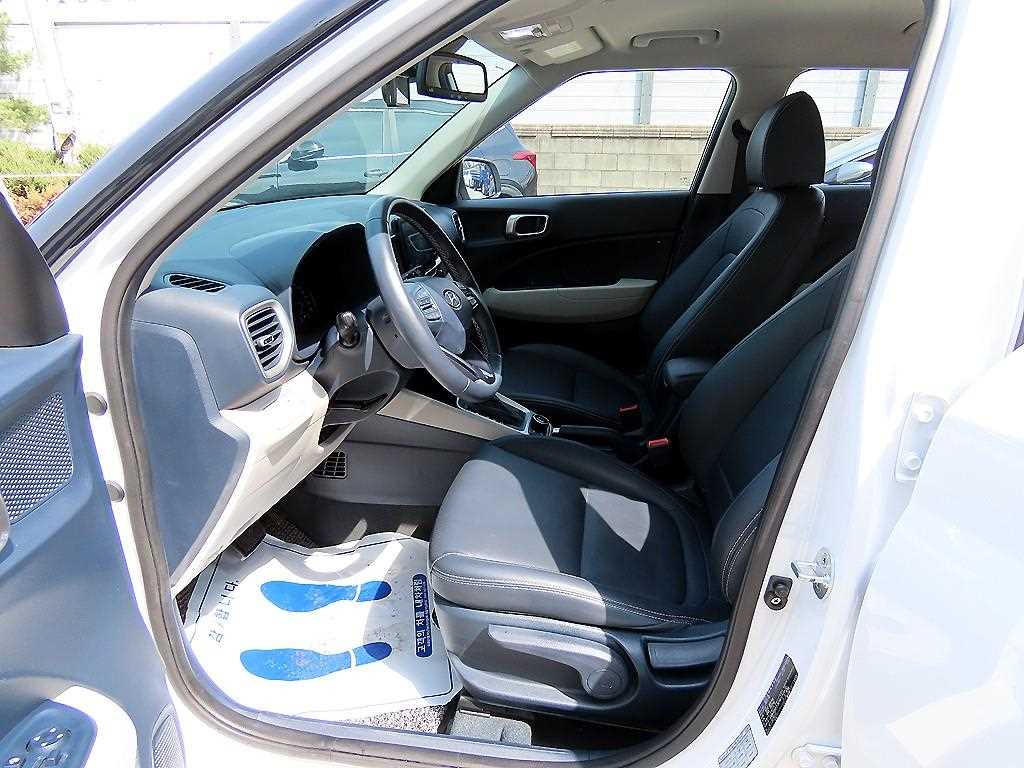 HYUNDAI Venue - Vista 5