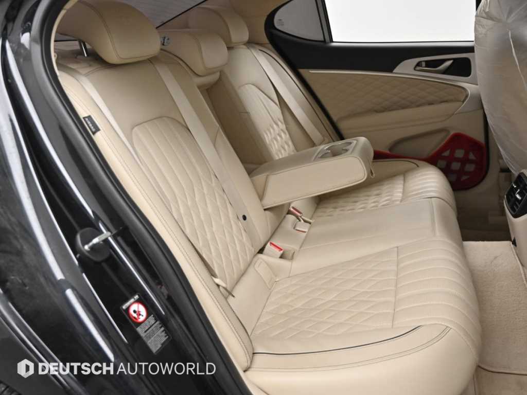 Genesis G70 - Vista 12