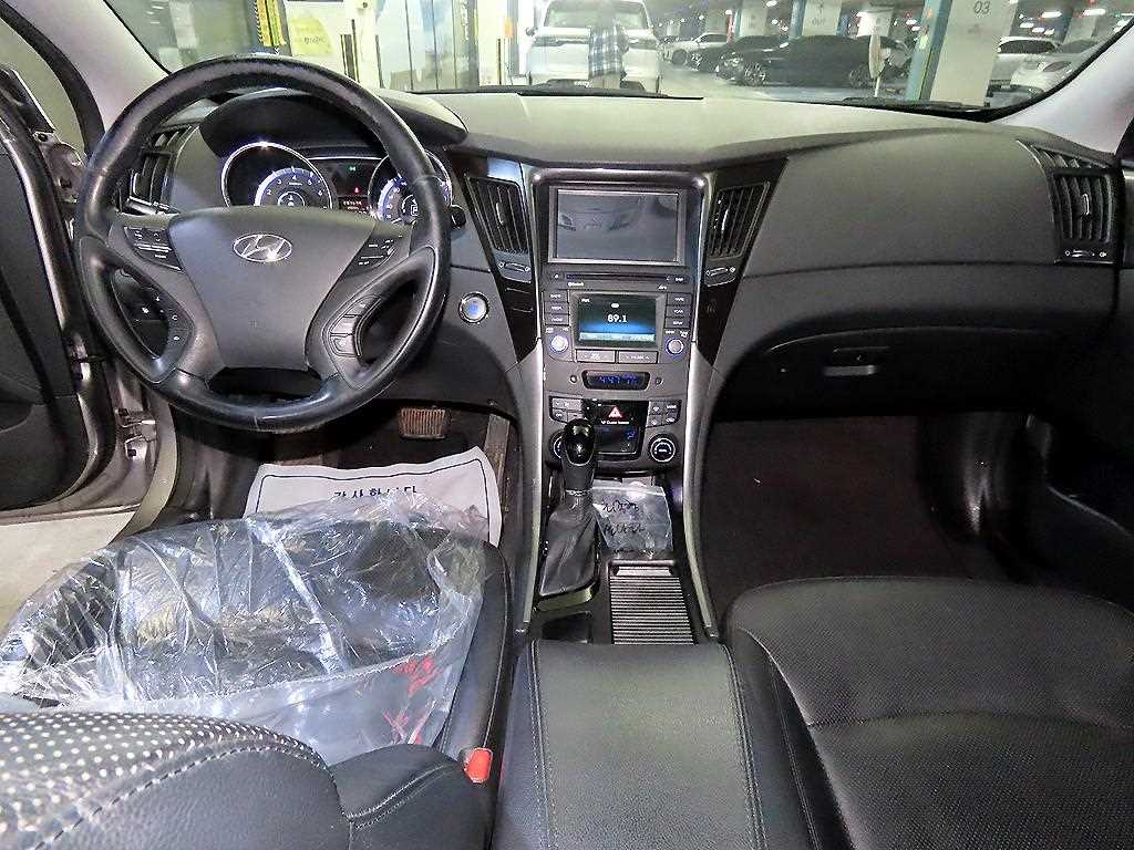 HYUNDAI Sonata - Vista 10