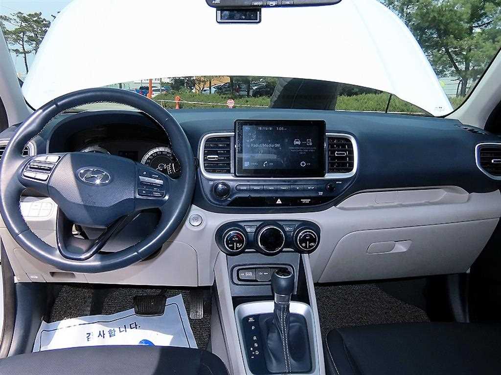 HYUNDAI Venue - Vista 7