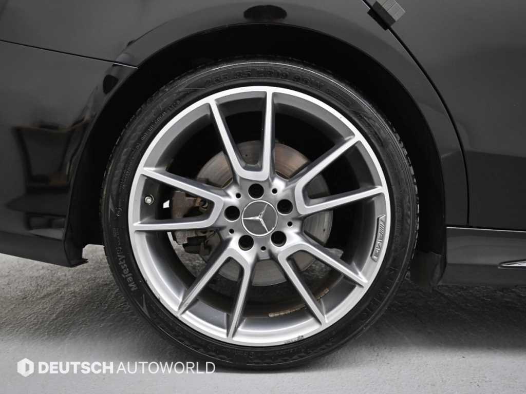 Mercedes Benz C Class - Vista 5