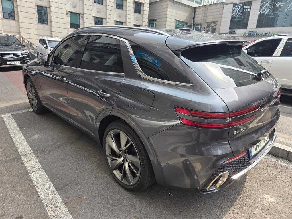 Genesis GV70 - Vista 6