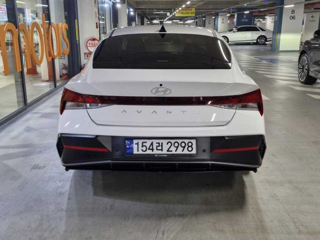 HYUNDAI Avante - Vista 5