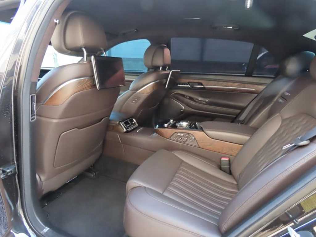 Genesis G90 - Vista 8