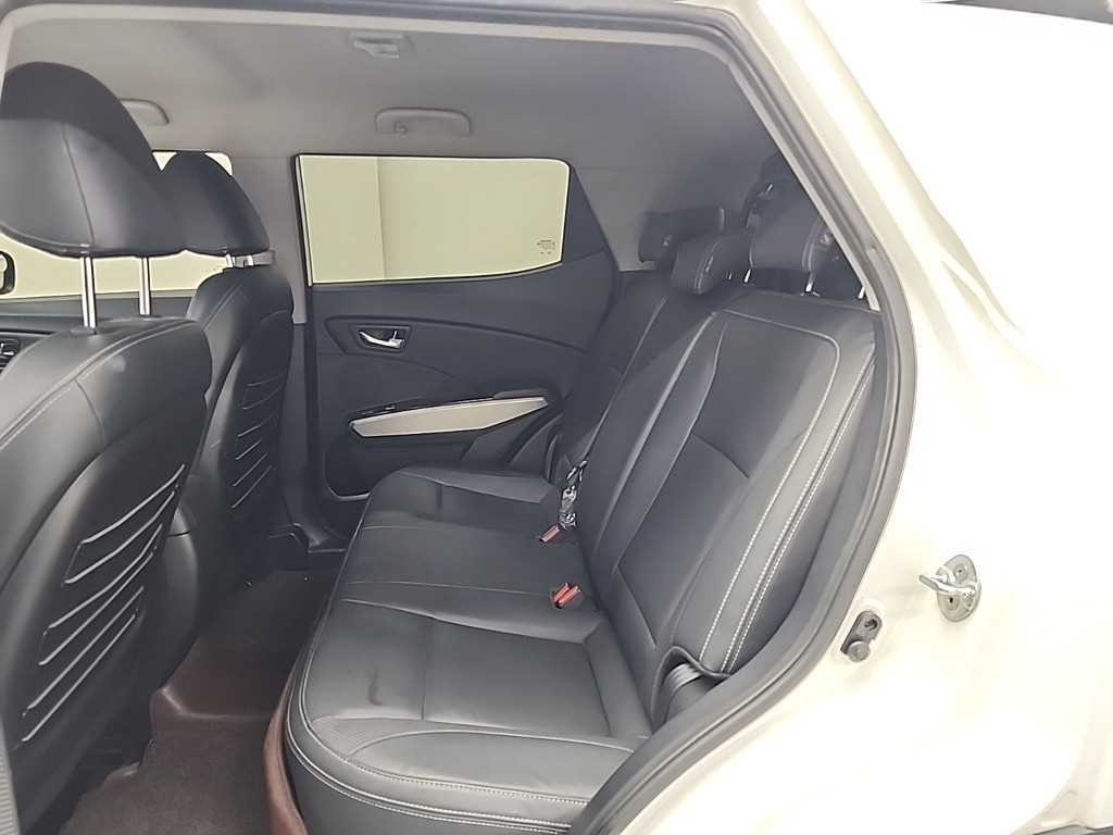 Ssangyong Tivoli - Vista 12