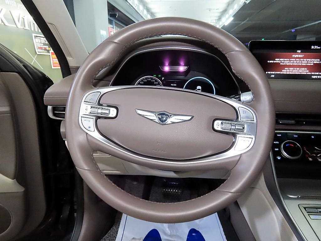 Genesis GV80 - Vista 8