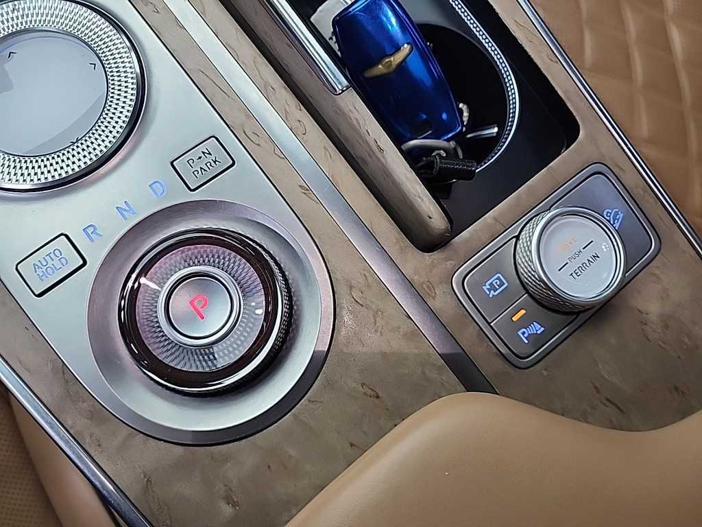 Genesis GV80 - Vista 8