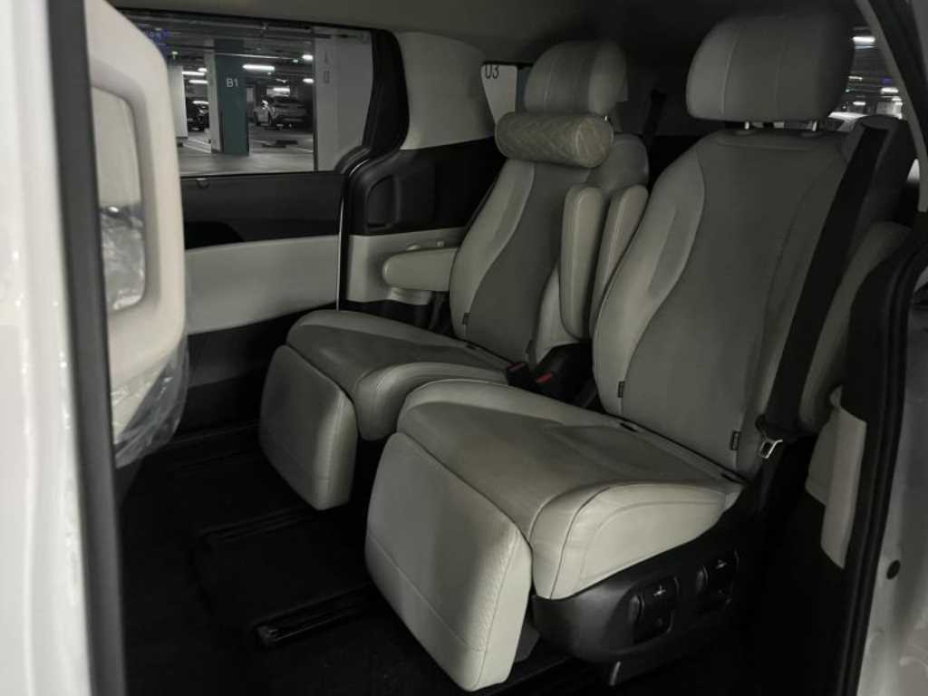 KIA Carnival - Vista 8