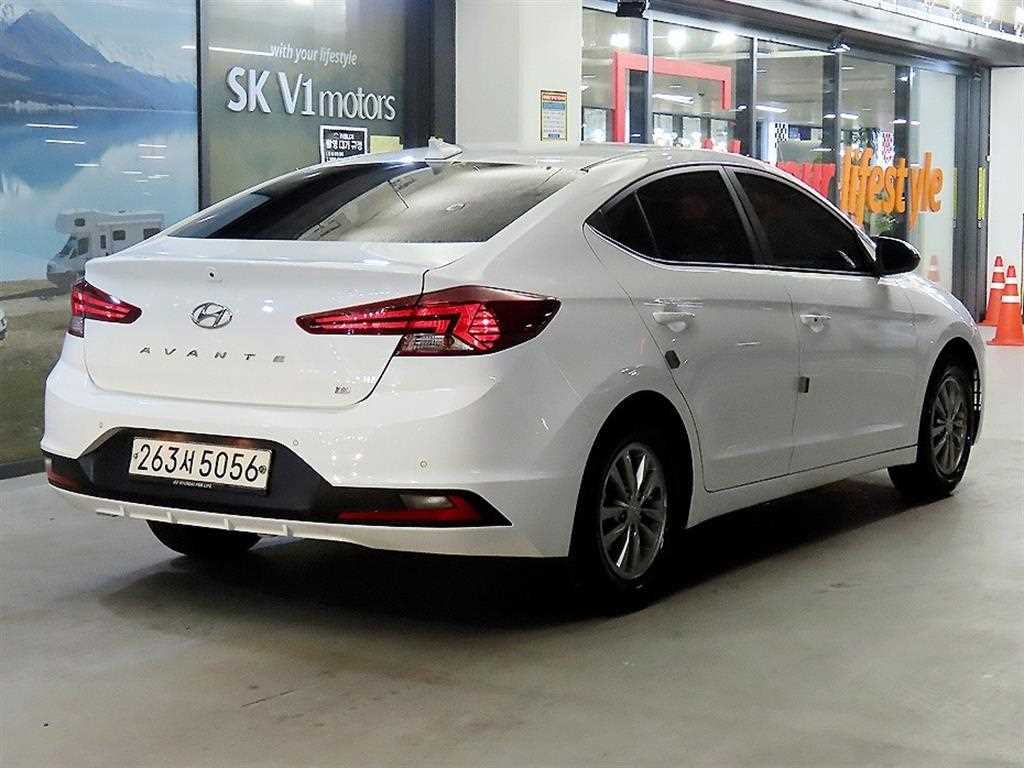HYUNDAI Avante - Vista 4