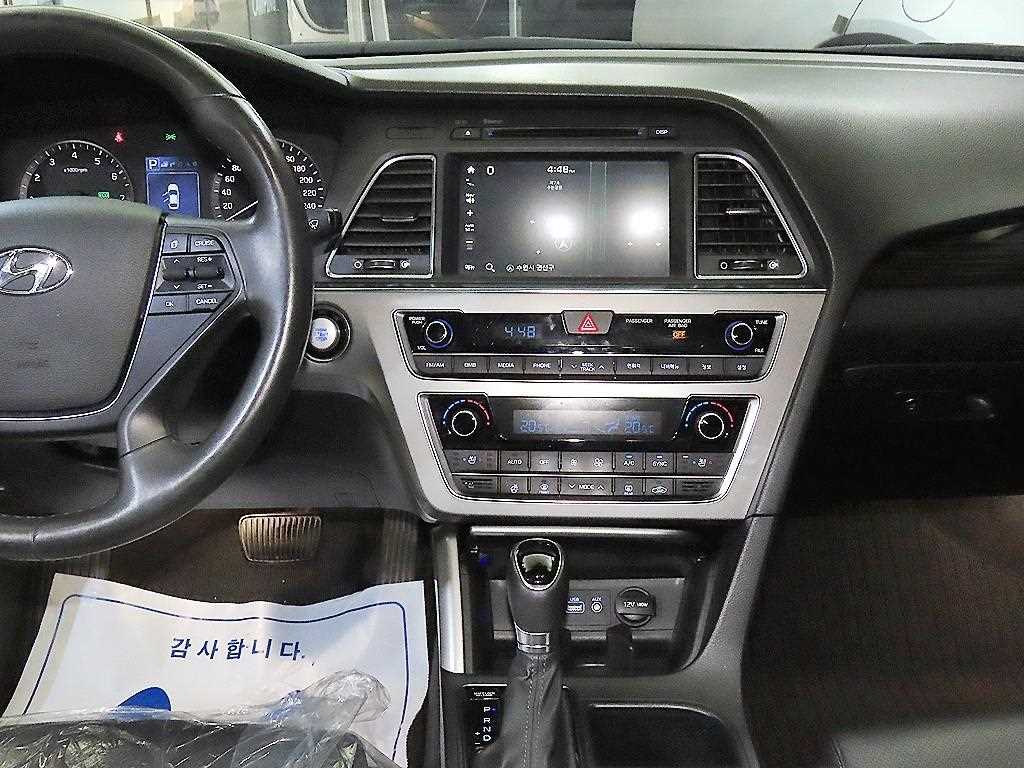 HYUNDAI Sonata - Vista 11