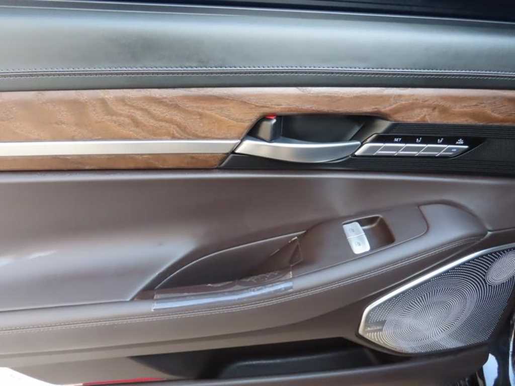 Genesis G90 - Vista 7