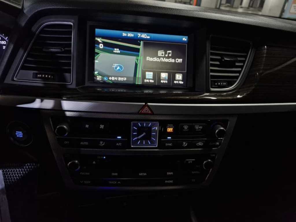 Genesis G80 - Vista 10