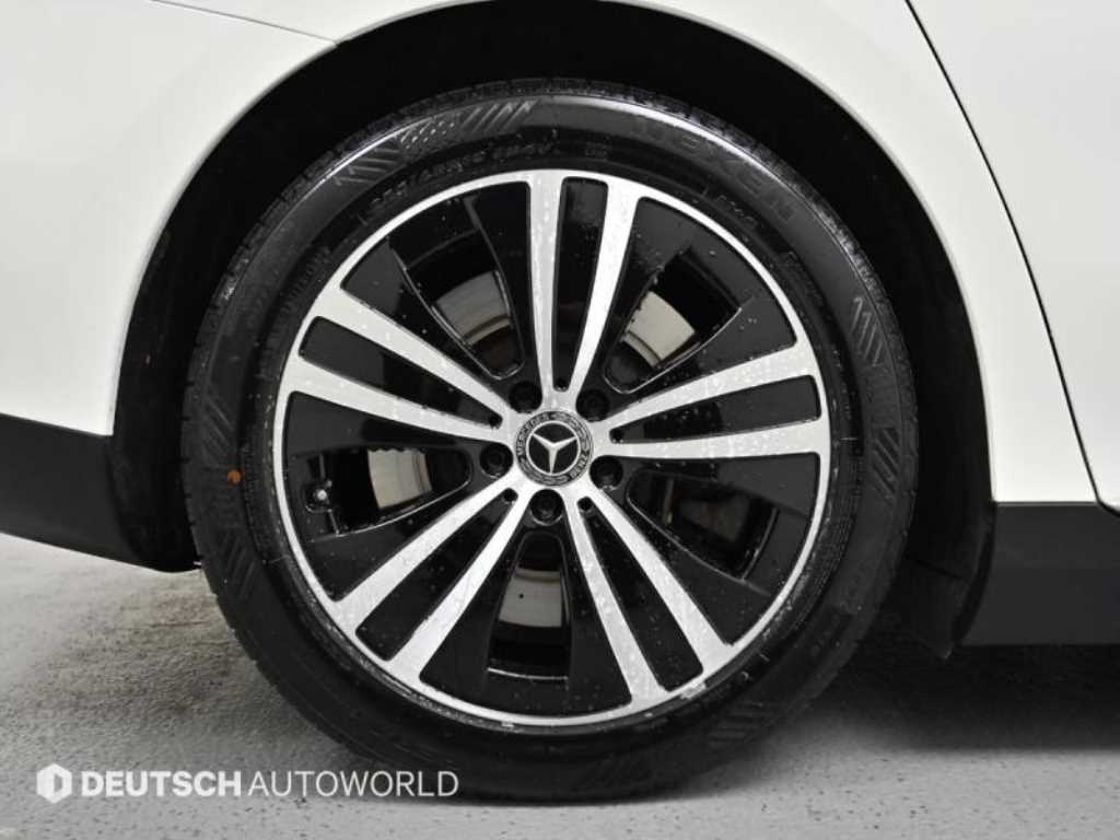 Mercedes Benz EQE - Vista 5