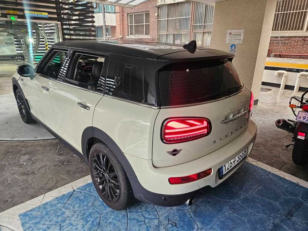 Mini Clubman - Vista 5