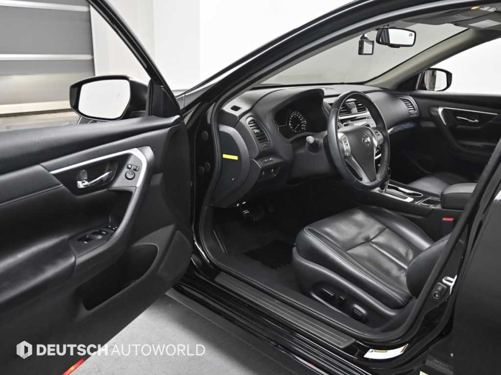 Nissan Altima - Vista 11