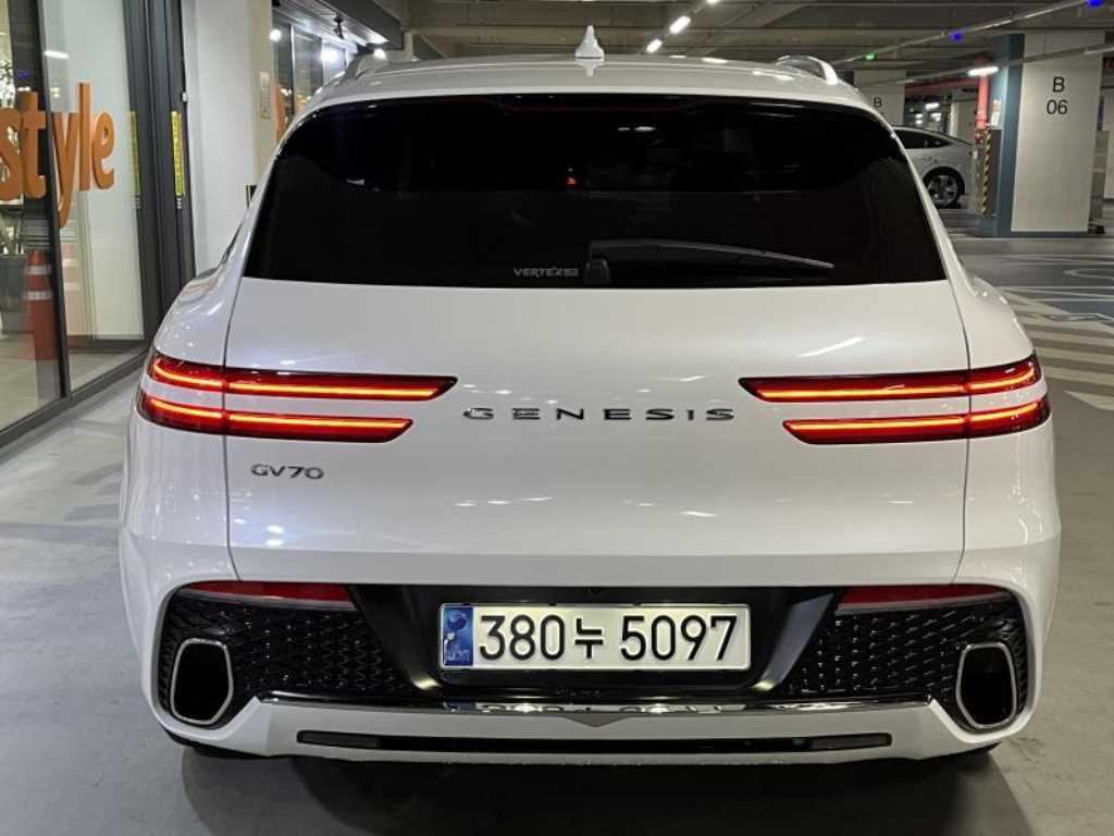 Genesis GV70 - Vista 5