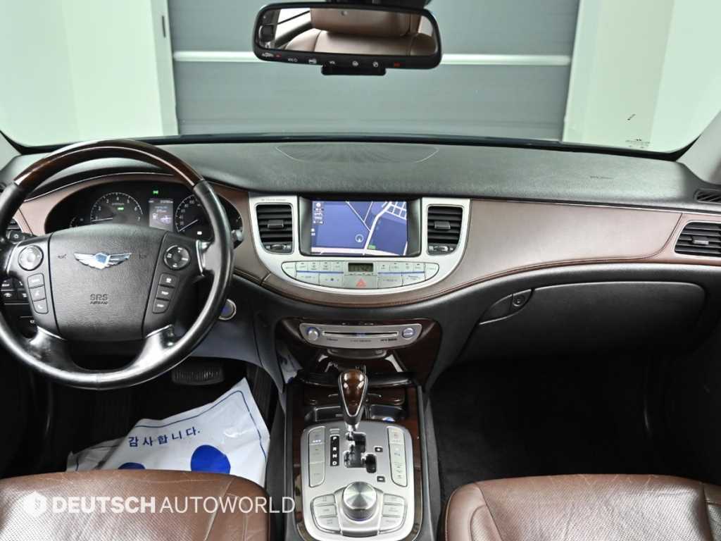 HYUNDAI Genesis - Vista 7