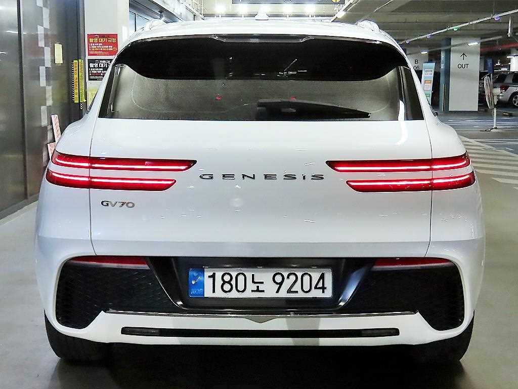 Genesis GV70 - Vista 5