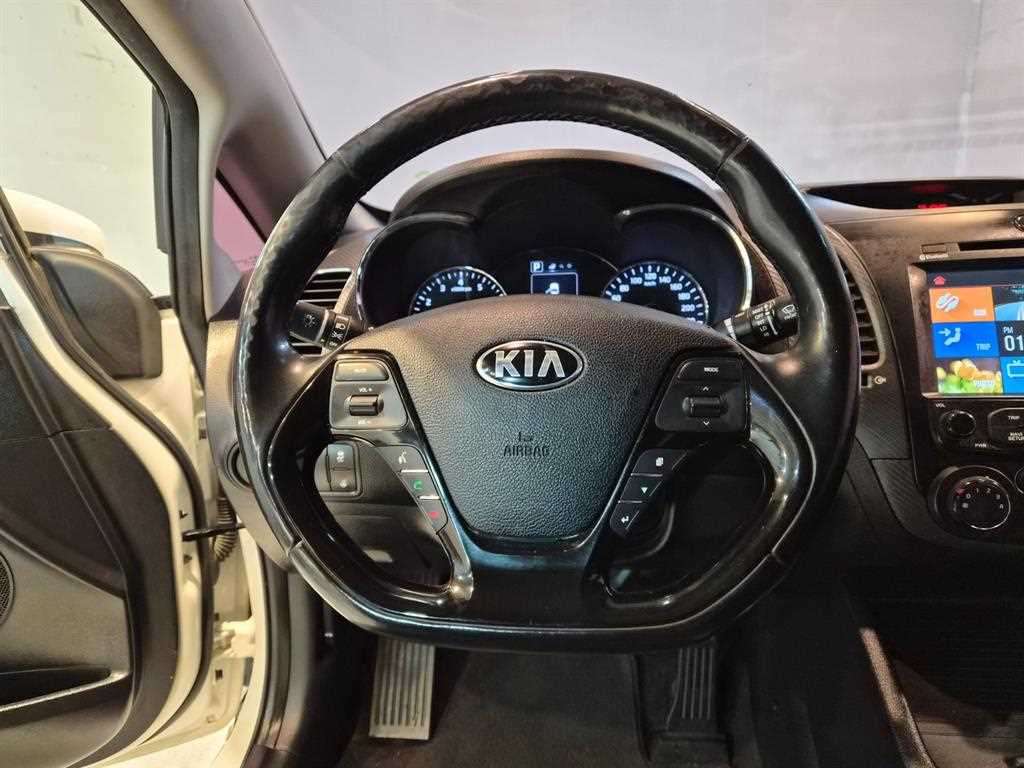 KIA K3 - Vista 8