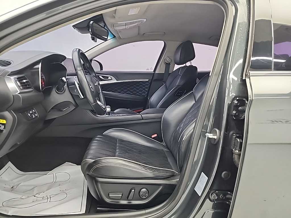 Genesis G70 - Vista 11