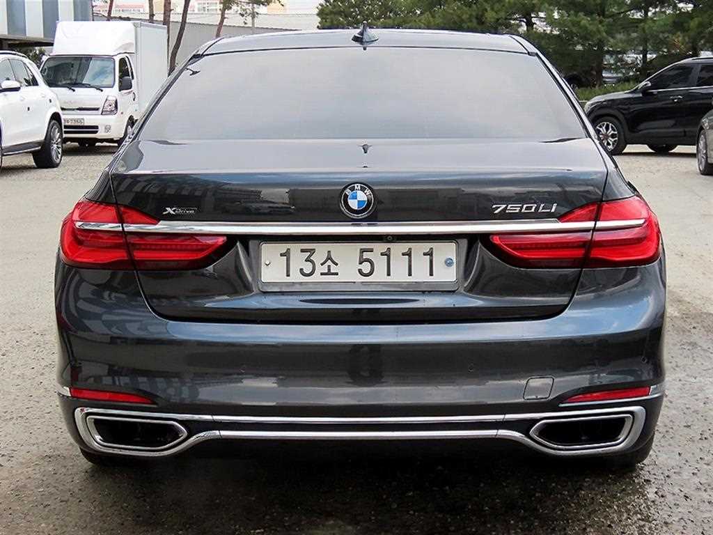 BMW 7 Series - Vista 4
