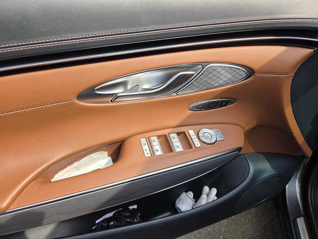 Genesis GV70 - Vista 9