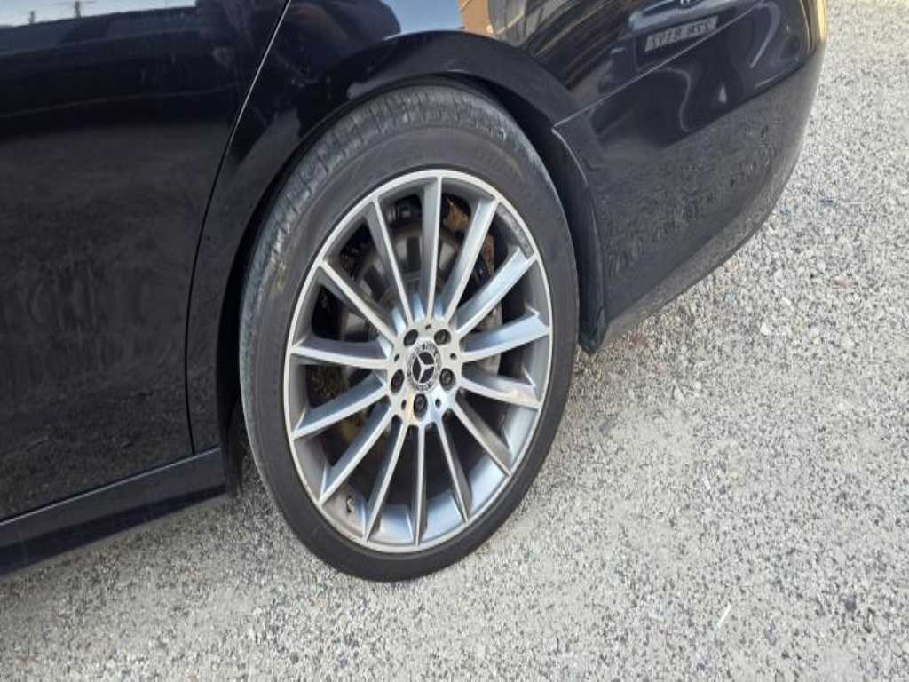 Mercedes Benz E class - Vista 8