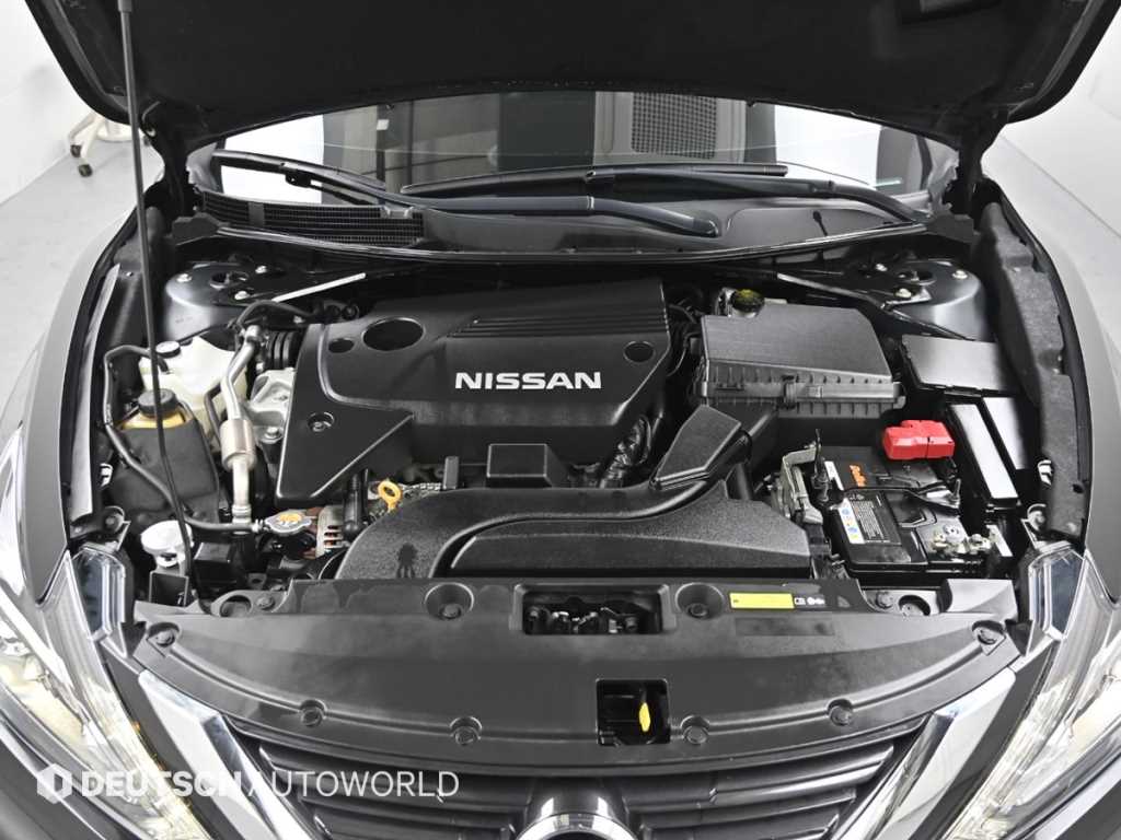 Nissan Altima - Vista 6