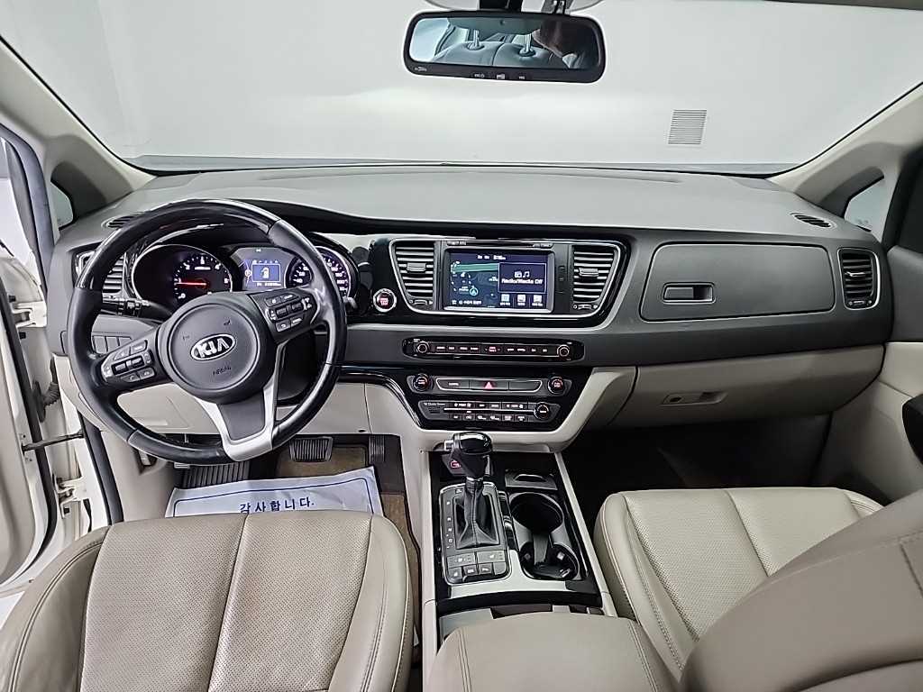 KIA Carnival - Vista 7