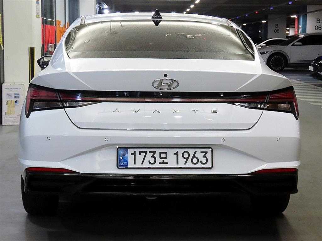 HYUNDAI Avante - Vista 5