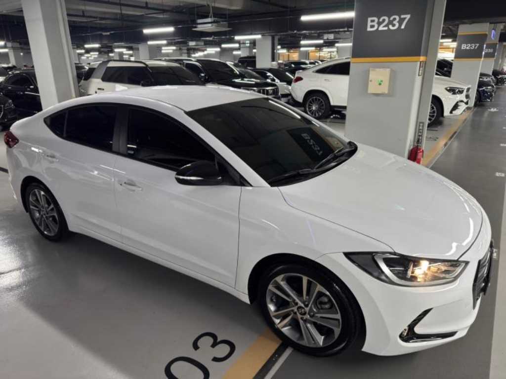 HYUNDAI Avante - Vista 6