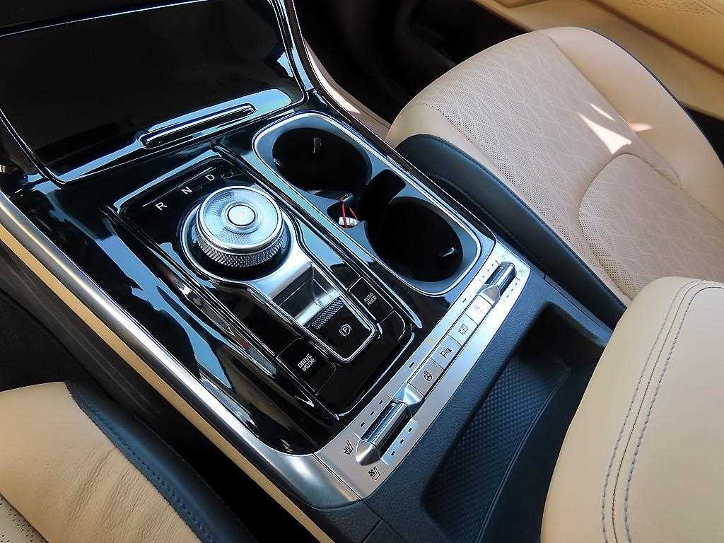 KIA Carnival - Vista 11