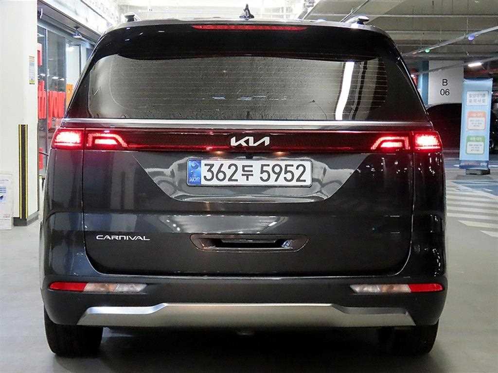 KIA Carnival - Vista 5