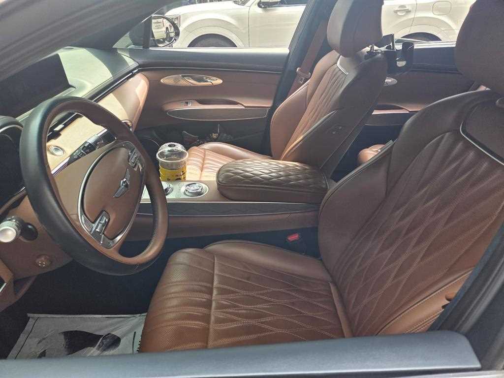 Genesis GV70 - Vista 8