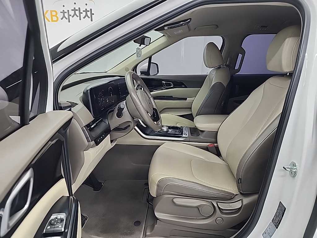 KIA Carnival - Vista 11