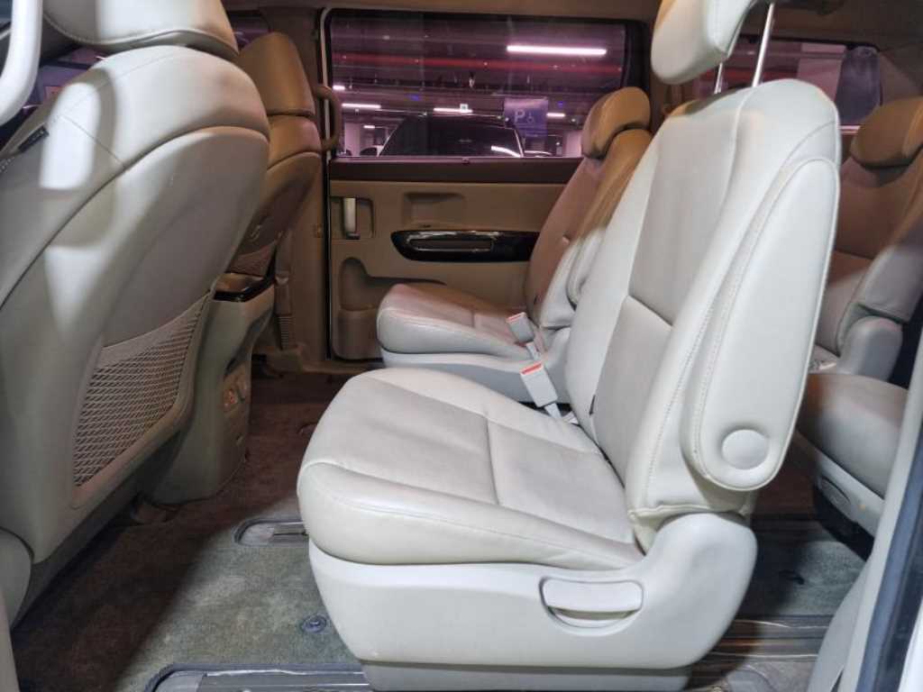 KIA Carnival - Vista 7